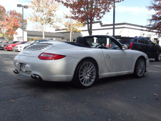 Illustration for article titled Drive A Center-Seat Porsche 911 Because Screw Everyone Who Isn’t YouÂ